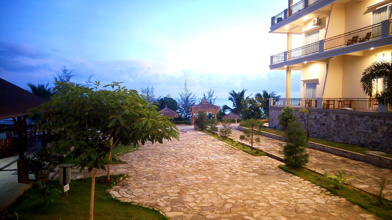 Padadita Beach Hotel Waingapu Exterior foto